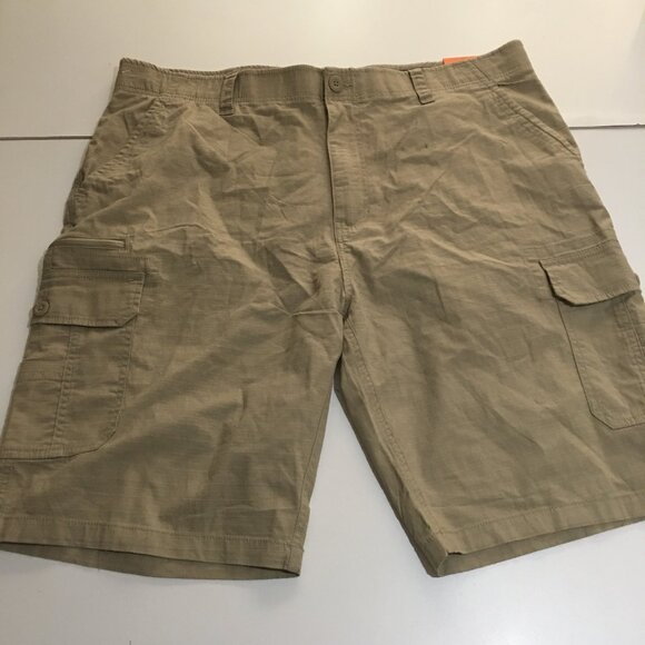 WearFirst Men’s Cargo Shorts Size 42 Tan Stretch NWT - Picture 1 of 11